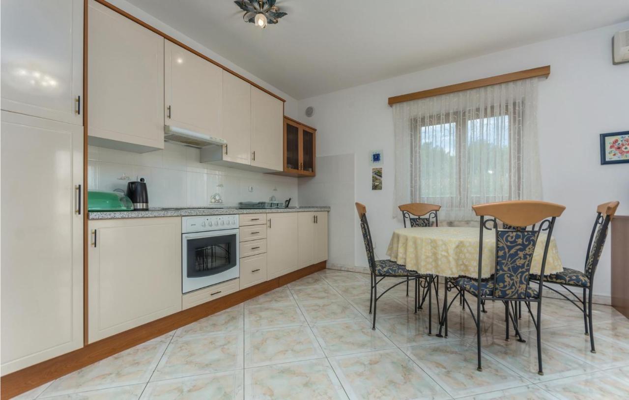Amazing Apartment In Zambratija With 2 Bedrooms And Wifi Екстер'єр фото